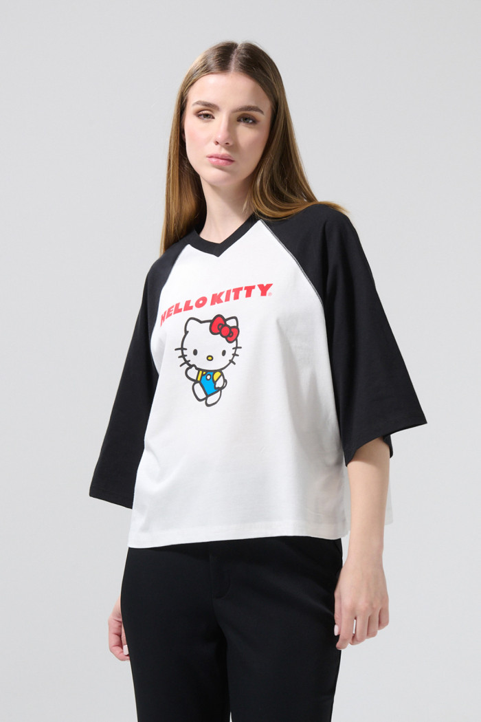 Camiseta crop top oversize crema de Hello Kitty
