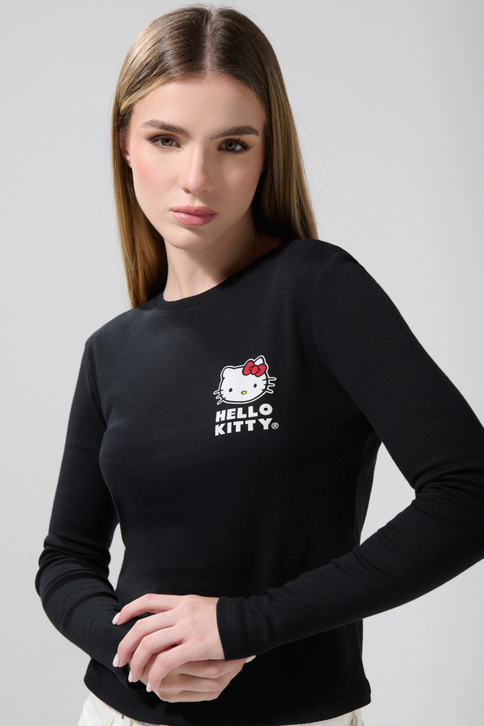 Camiseta manga larga negra con diseño de Hello Kitty
