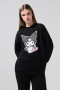 Buzo cuello redondo negro oversize con arte de Kuromi