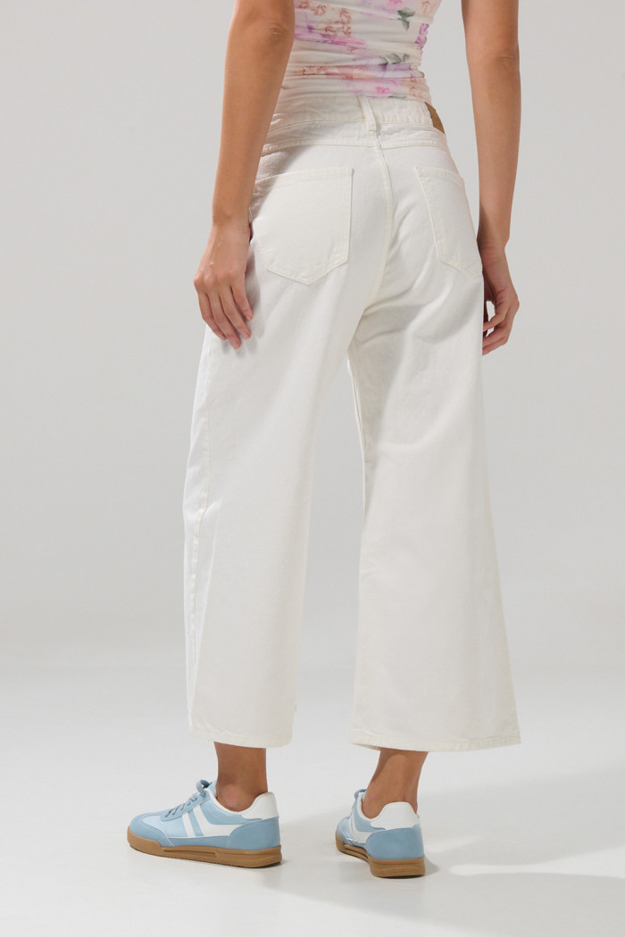 Jean culotte crema claro con bota ancha y tiro alto