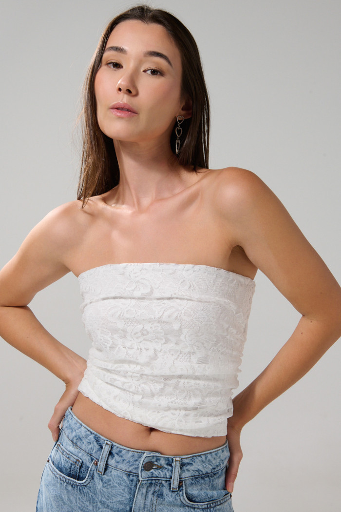 Top strapless unicolor con escote recto