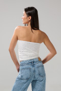 Top strapless unicolor con escote recto