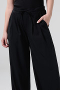 Pantalón negro palazzo con tiro alto y bota ancha