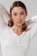 Camiseta manga larga unicolor con cuello V y botones