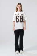 Camiseta crema clara oversize college con manga corta