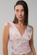 Camiseta cuello halter crema clara con diseños de flores