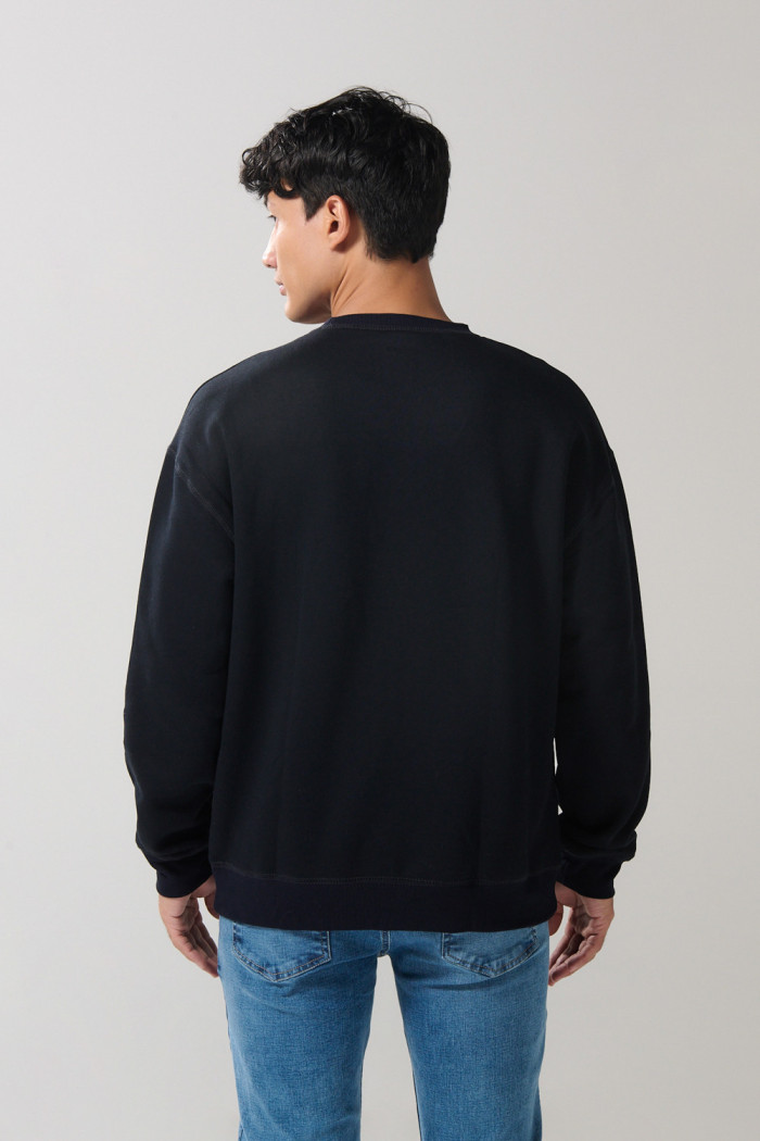Buzo oversize perchado unicolor con cuello redondo