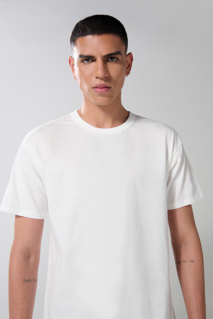 Camiseta hombro rodado unicolor en algodón manga corta