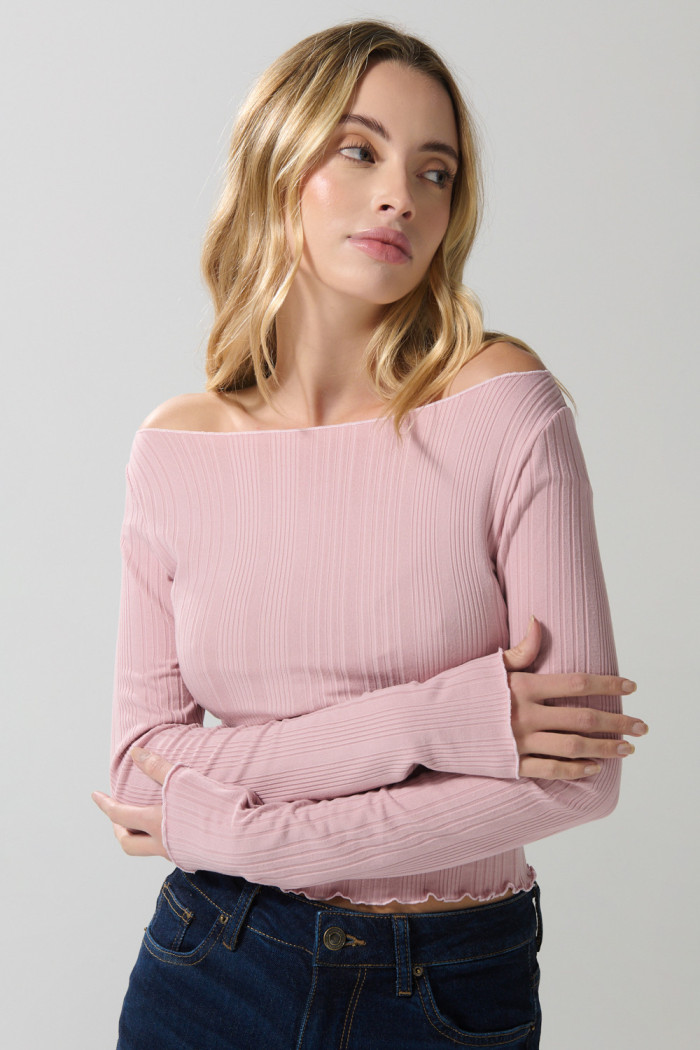 Camiseta unicolor con cuello bandeja y manga larga