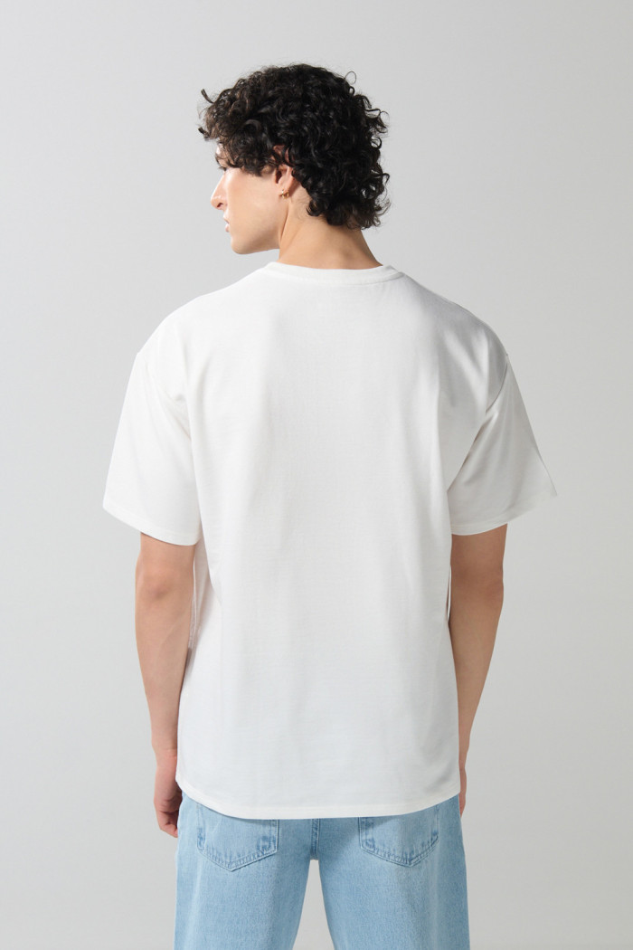 Camiseta unicolor oversize en tela pesada manga corta