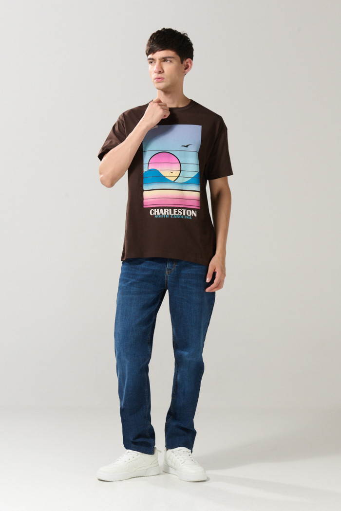 Camiseta en algodón manga corta unicolor con arte de paisaje