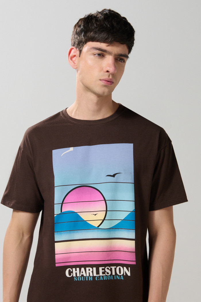 Camiseta en algodón manga corta unicolor con arte de paisaje