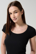 Camiseta acanalada unicolor ajustada con escote en U