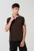 Camiseta polo unicolor con franjas en contraste