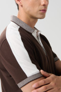 Camiseta polo unicolor con franjas en contraste