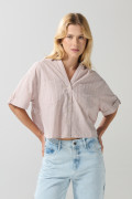 Blusa a rayas unicolor con cuello camisero y manga corta