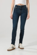 Jean azul oscuro push up tiro alto con realce posterior