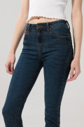 Jean azul oscuro push up tiro alto con realce posterior