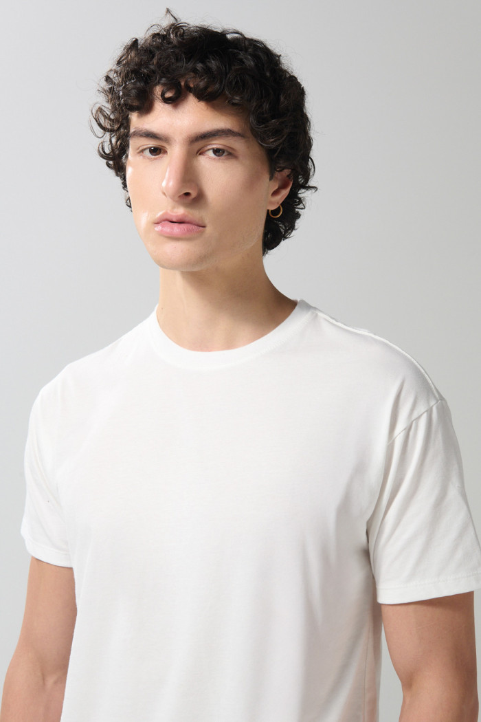 Camiseta cuello redondo en algodón unicolor