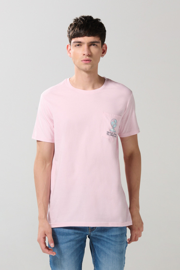 Camiseta unicolor con bolsillo, manga corta y arte de verano