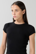 Camiseta en tela acanalada unicolor ajustada manga corta
