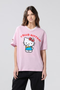 Camiseta cuello V oversize rosada con diseños de Hello Kitty