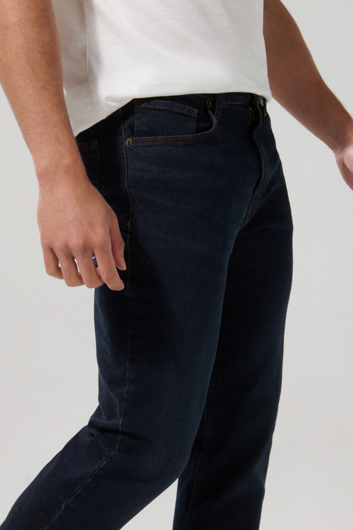 Jean straight leg bota recta azul intenso con tiro bajo