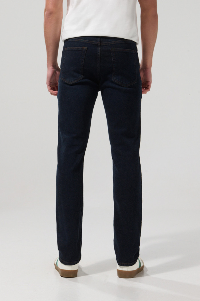 Jean straight leg bota recta azul intenso con tiro bajo