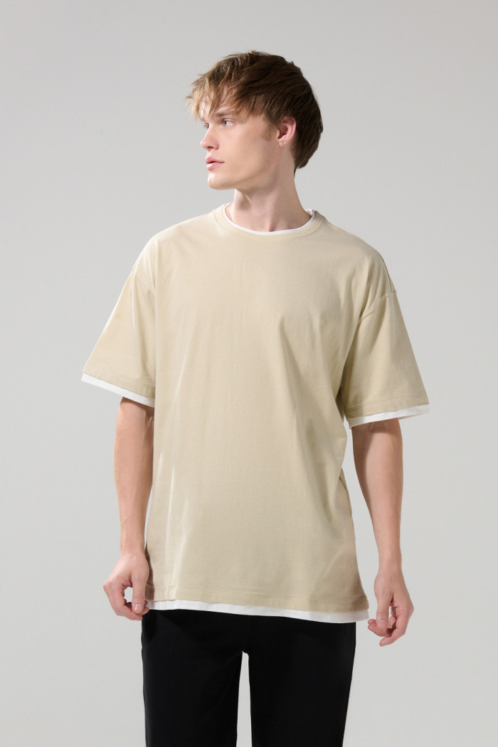 Camiseta manga corta oversize unicolor con contrastes