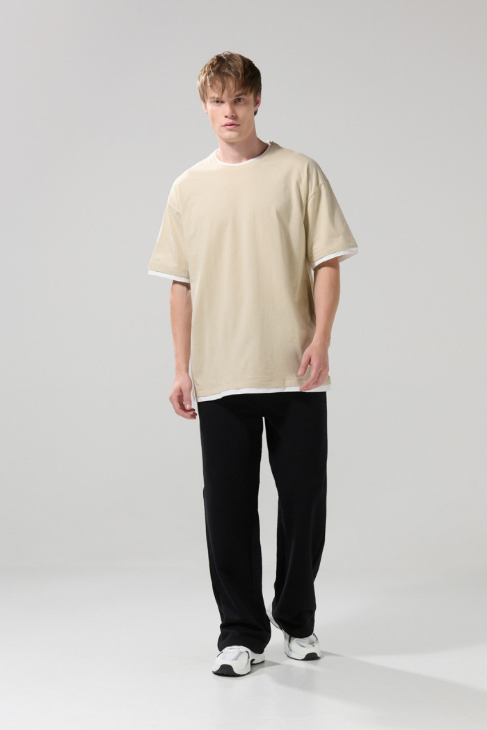 Camiseta manga corta oversize unicolor con contrastes