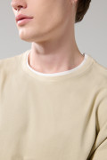 Camiseta manga corta oversize unicolor con contrastes