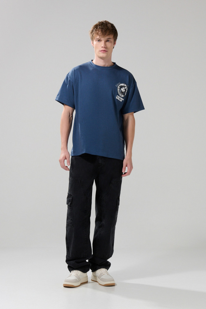 Camiseta azul oscura de Mickey oversize cuello redondo