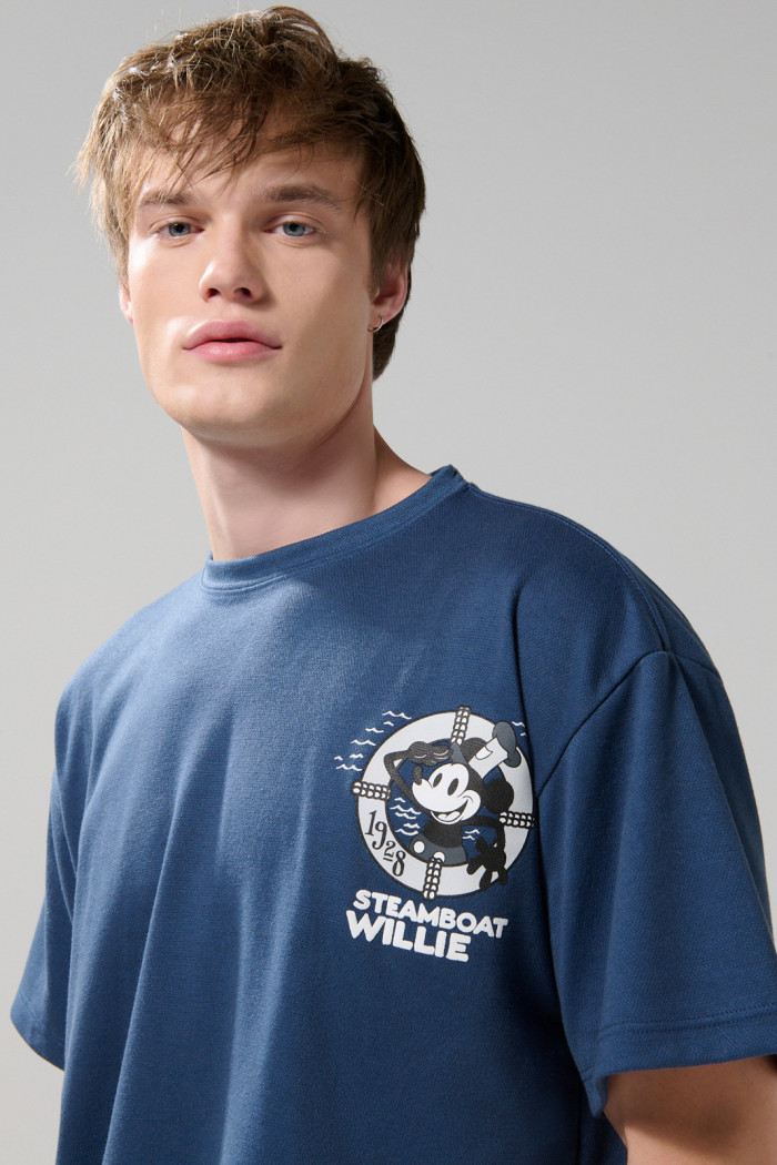 Camiseta azul oscura de Mickey oversize cuello redondo