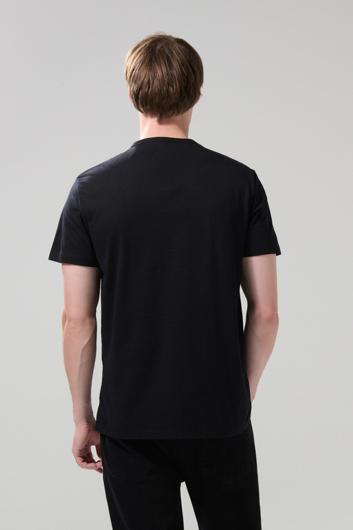 Camiseta manga corta negra college en algodón