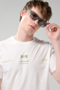 Camiseta cuello redondo crema con textos estampados