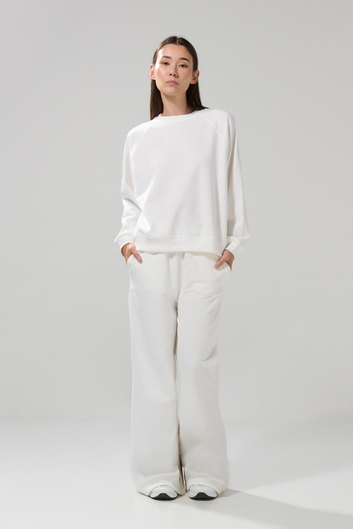 Buzo oversize cuello redondo unicolor con manga ranglan