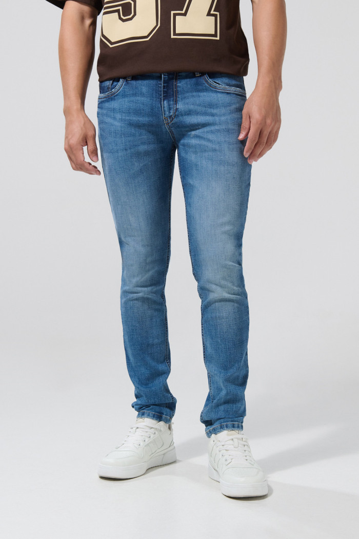 Jean tiro bajo skinny azul medio con ligeros desgastes