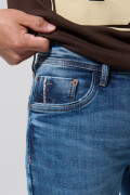 Jean tiro bajo skinny azul medio con ligeros desgastes