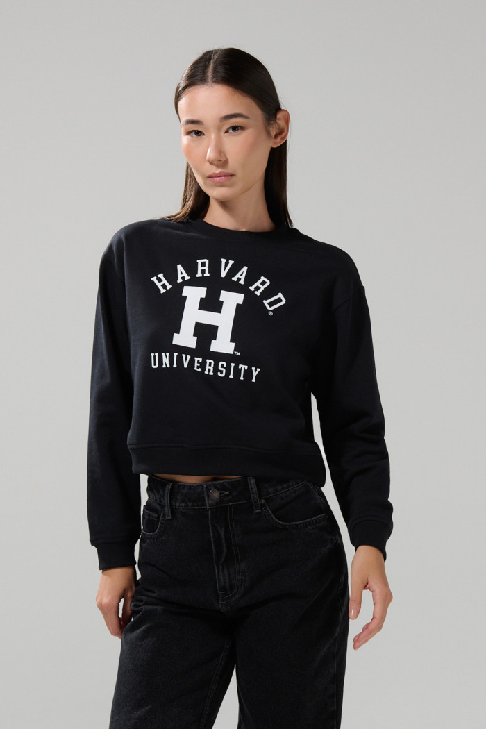 Buzo negro cuello redondo con estampado de Harvard