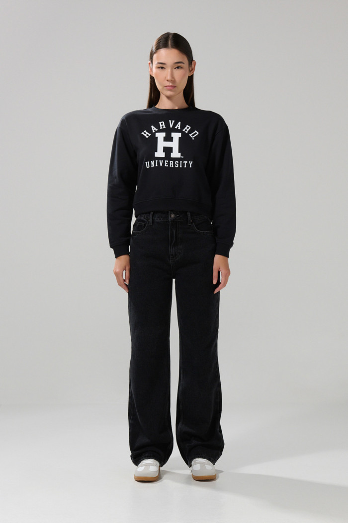 Buzo negro cuello redondo con estampado de Harvard