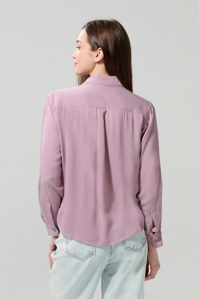 Blusa manga larga unicolor con escote en V y charreteras