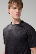 Camiseta negra estampada con manga ranglan corta