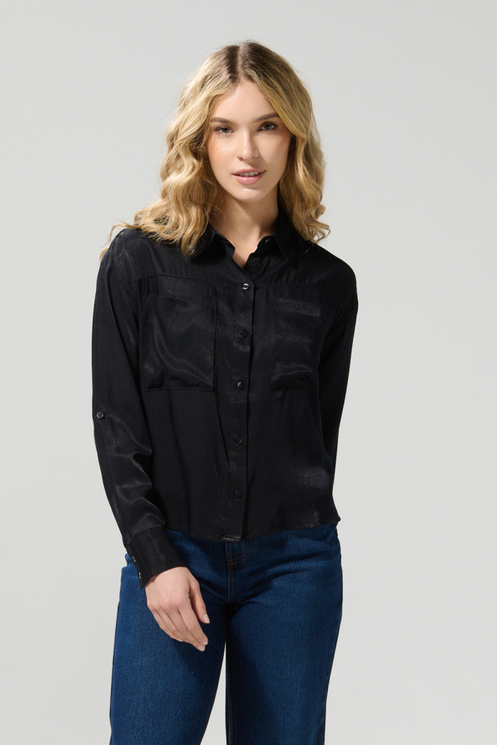 Blusa crop unicolor con manga larga y bolsillos