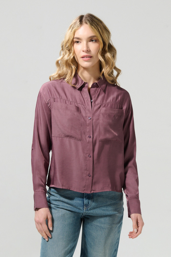 Blusa crop unicolor con manga larga y bolsillos