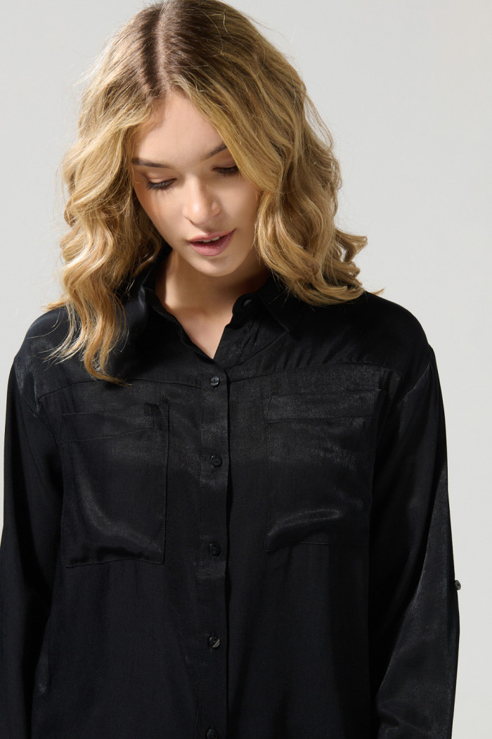Blusa crop unicolor con manga larga y bolsillos