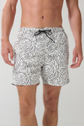 Bermuda tiro bajo playera crema con estampados negros