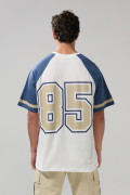 Camiseta crema oversize manga ranglan con diseños college