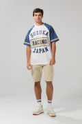 Camiseta crema oversize manga ranglan con diseños college