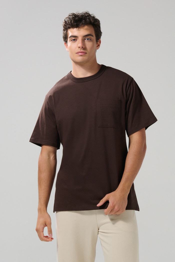 Camiseta oversize unicolor con bolsillo y cuello redondo