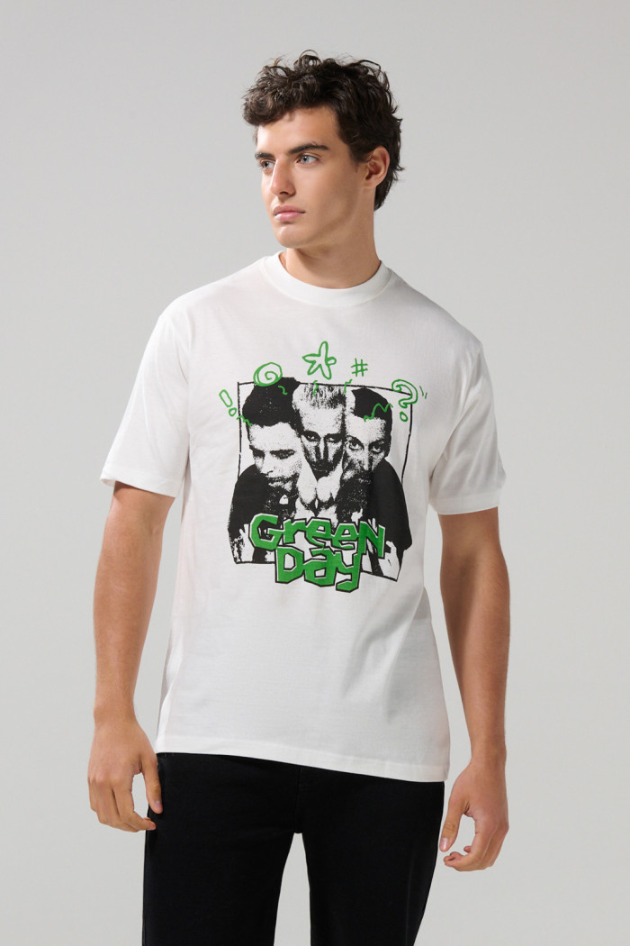 Camiseta crema clara de Green Day con manga corta